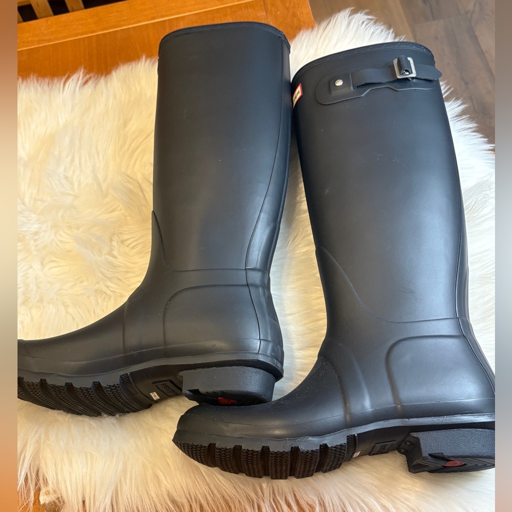 Hunter Women’s Matte Navy Blue Original Tall Rain Boots - Picture 7 of 10